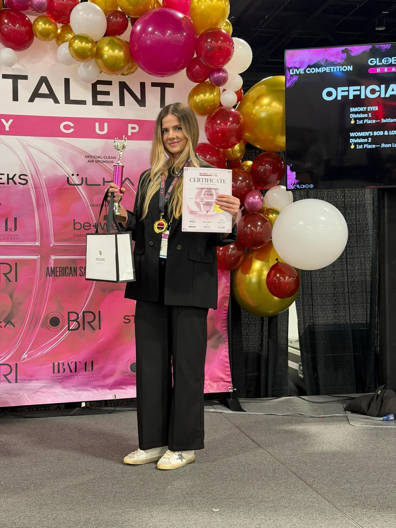 Svitlana with her award at the championship